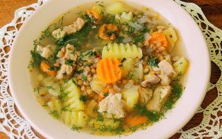 Lēcu zupa: vienkāršas un garšīgas receptes ikvienam Bieza gaļas zupa ar lēcām