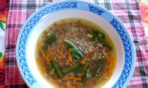 Συνταγή: Χορτοφαγική σούπα φαγόπυρου Χορτοφαγική σούπα φαγόπυρου
