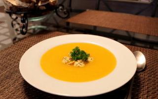 Изненадайте всички с домашна тиквена супа: бързо, вкусно!