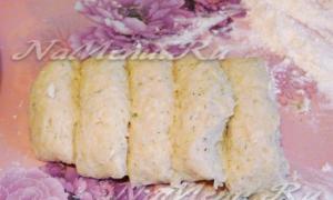 Piqni në furrë rrotulla me patate rozë dhe të shijshme me mish të grirë