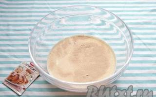 Συνταγή για τσουρέκια με φωτογραφίες βήμα προς βήμα Τυρόψωμα από ζύμη μαγιάς
